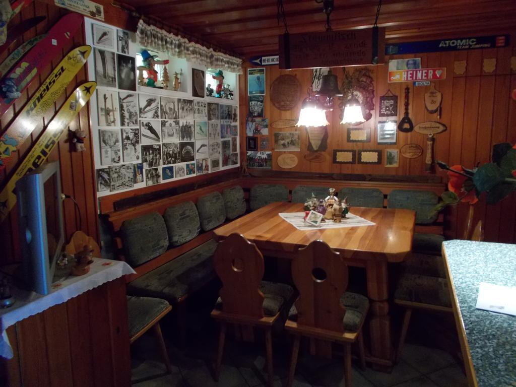 Gaststatte Und Pension Skiklause Клингенталь Экстерьер фото